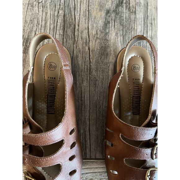 The Leather Collection Women’s Comfort Sandal Sling Back Tan Sz 8W Three Buckle - Picture 5 of 8
